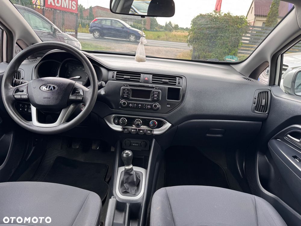 Kia Rio 1.2 L - 8