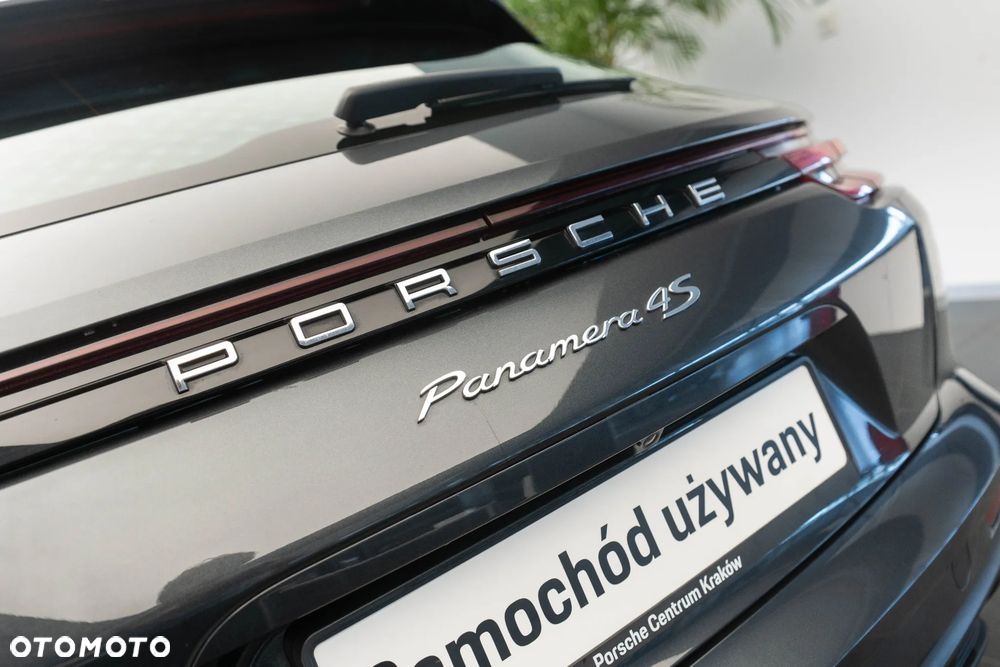 Porsche Panamera 4S - 39