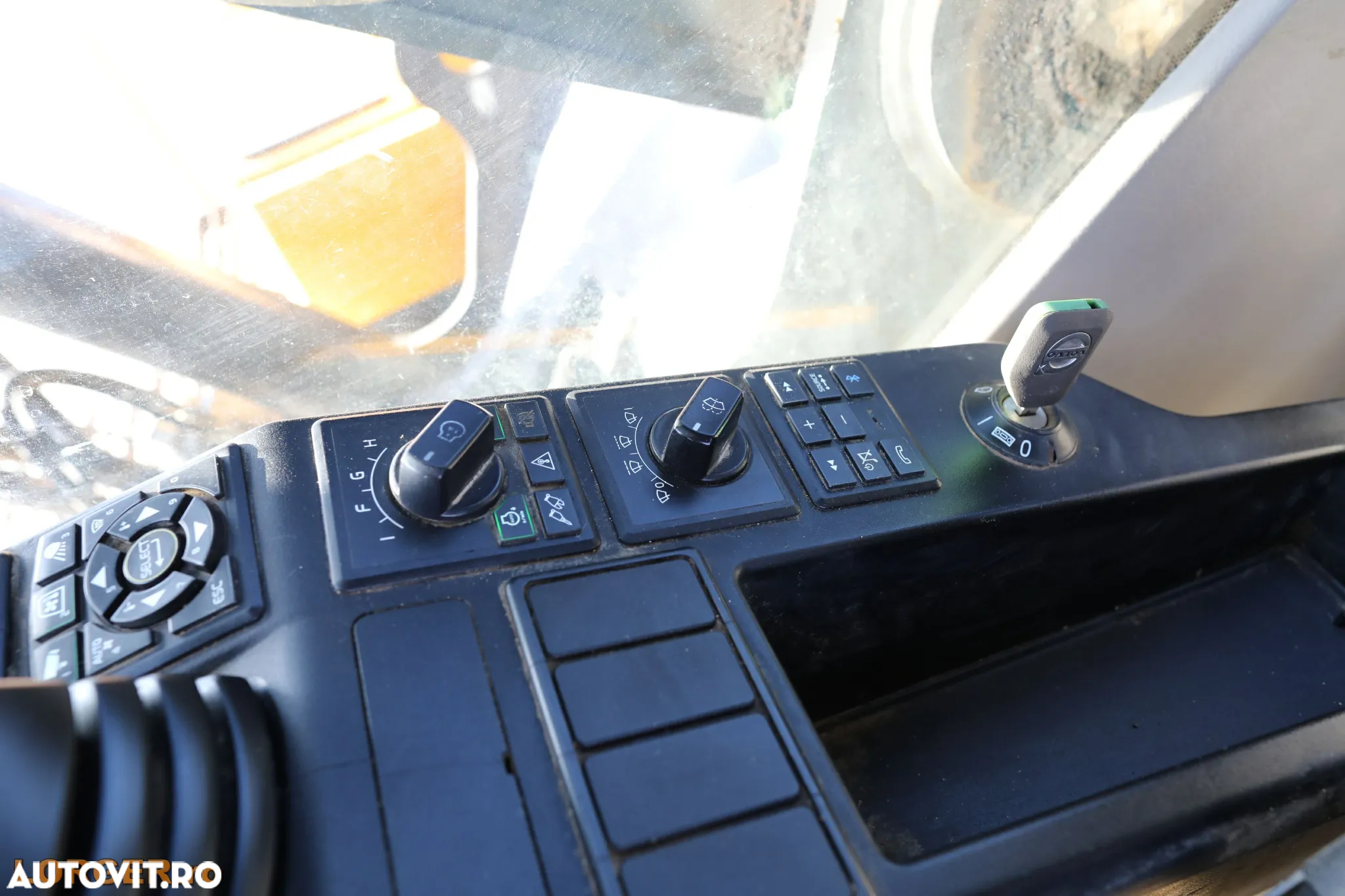 Volvo EC 300 EL - 17