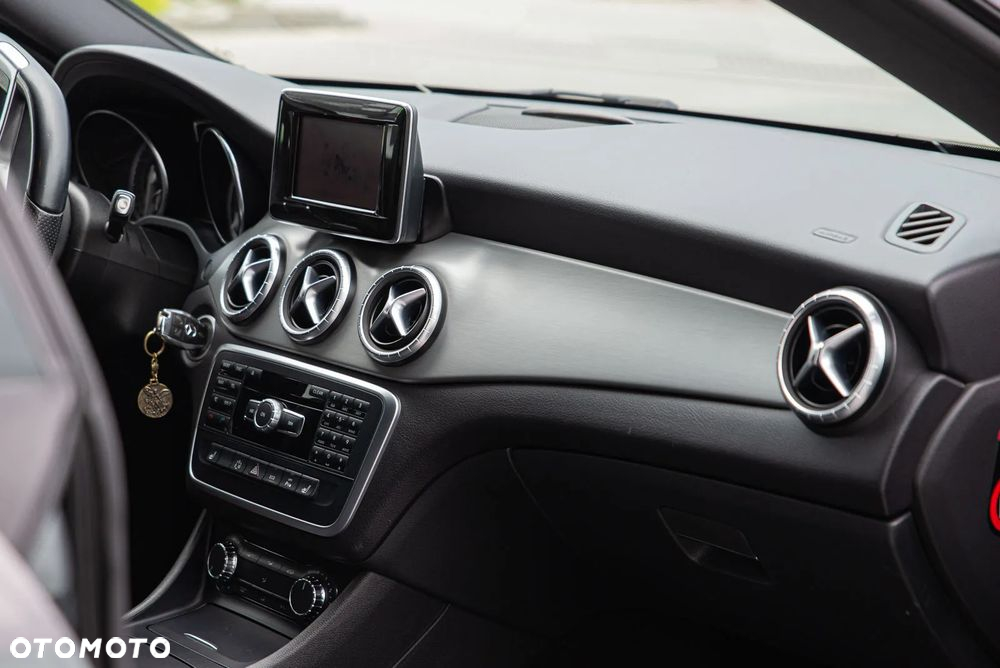 Mercedes-Benz CLA - 10