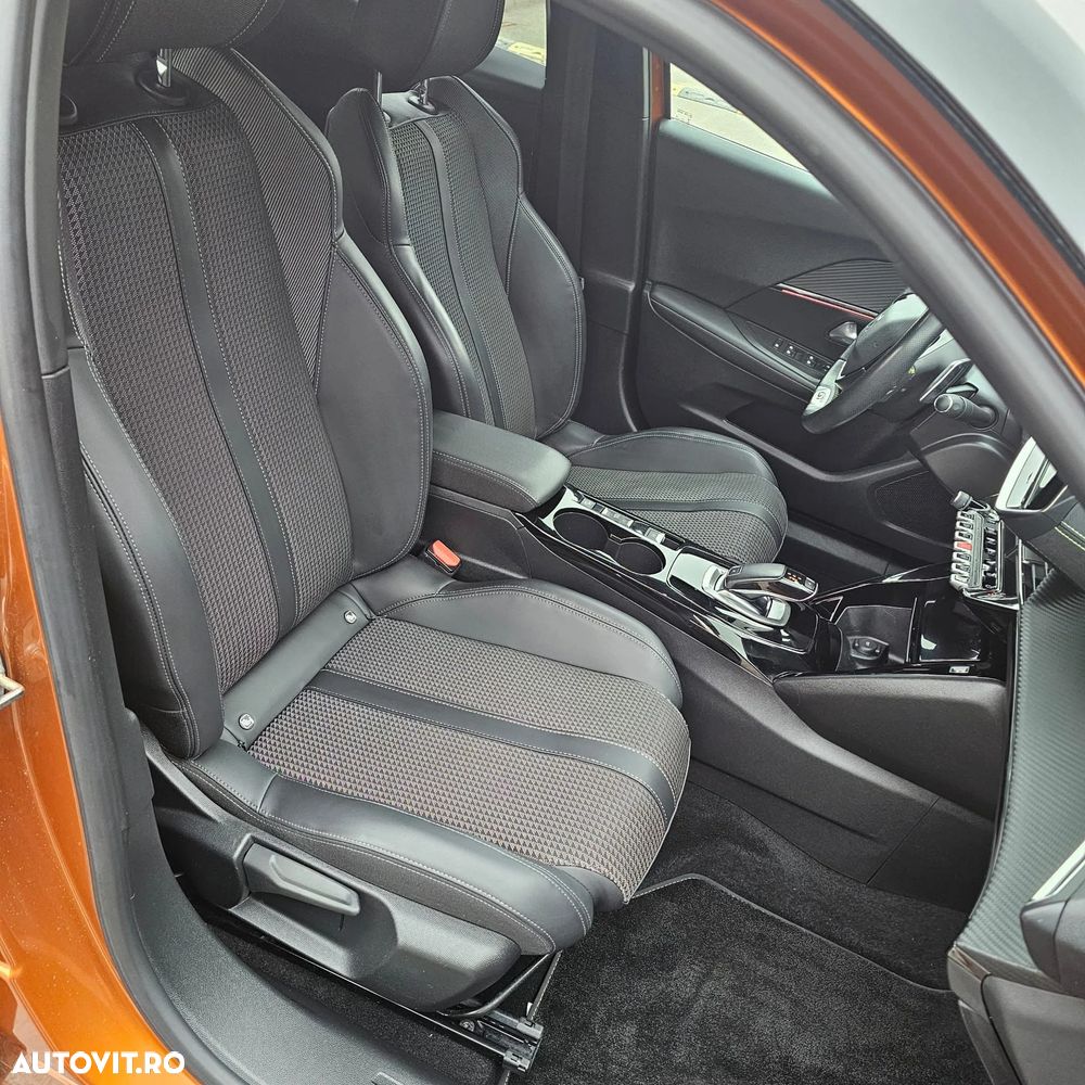 Peugeot 2008 BlueHDi 130 EAT8 GT Pack - 12