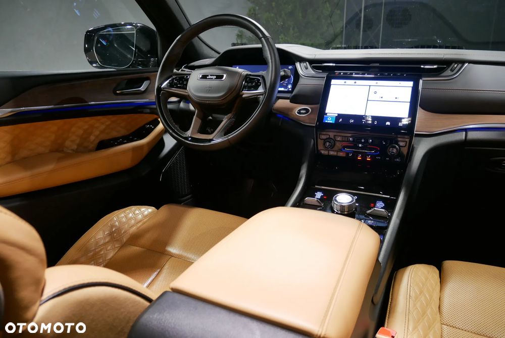 Jeep Grand Cherokee - 19