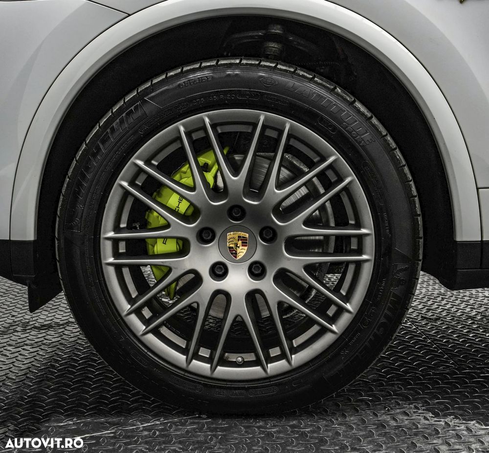 Porsche Cayenne - 33