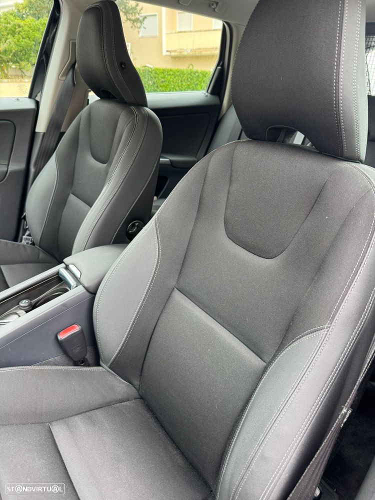 Volvo XC 60 2.0 D4 Momentum - 6