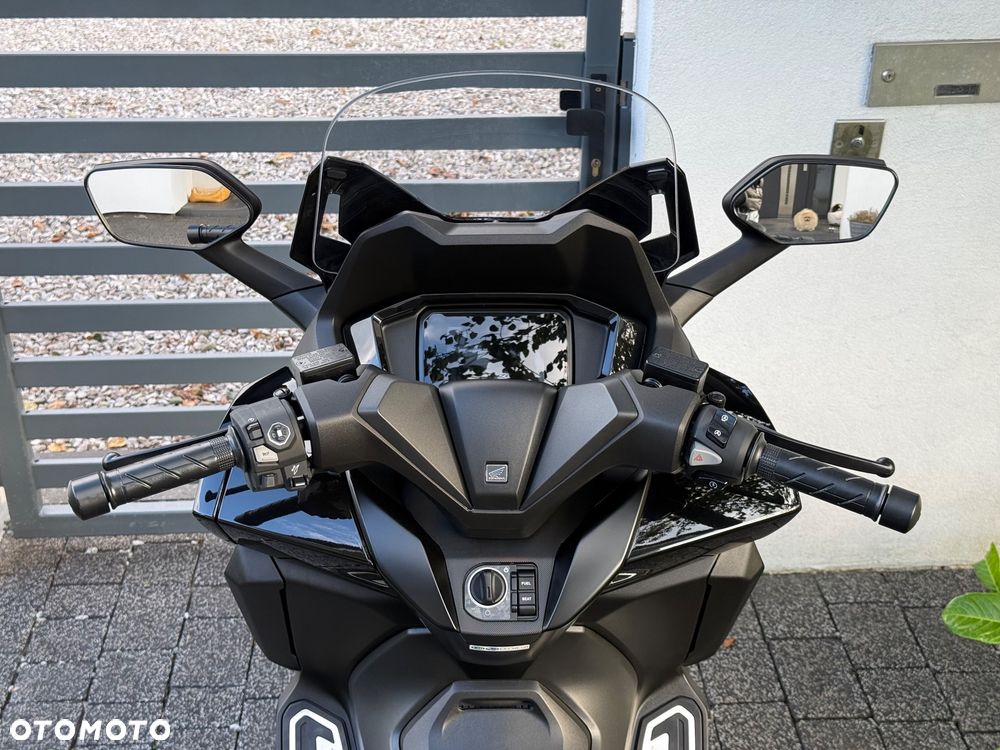 Honda NSS - 18