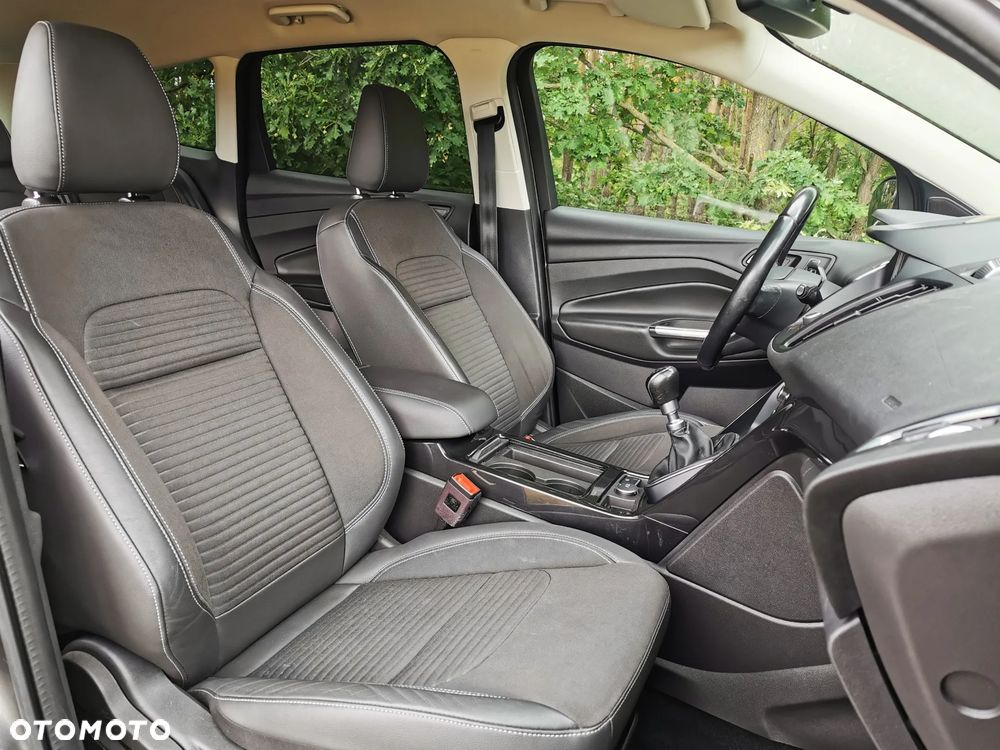 Ford Kuga 1.5 EcoBoost 2x4 Titanium - 17