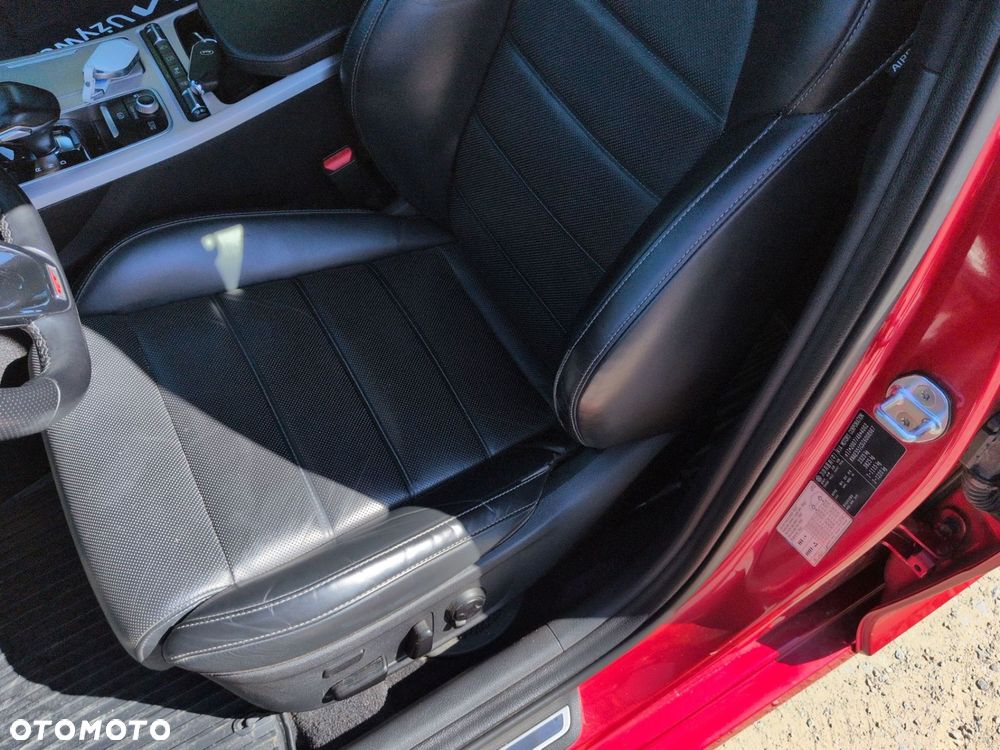 Kia Stinger - 10