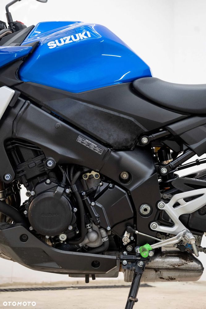 Suzuki GSX - 13