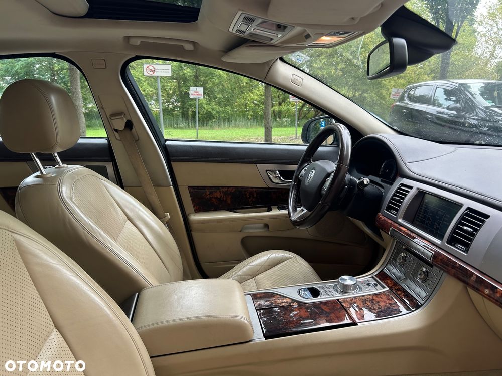 Jaguar XF 2.7 V6 D Luxury - 15
