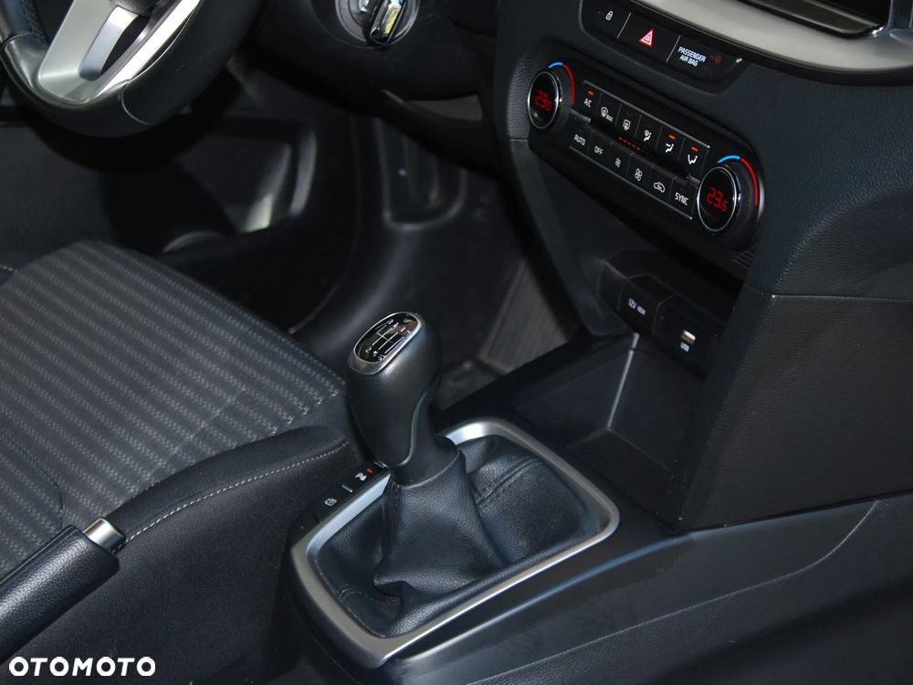 Kia Ceed - 33