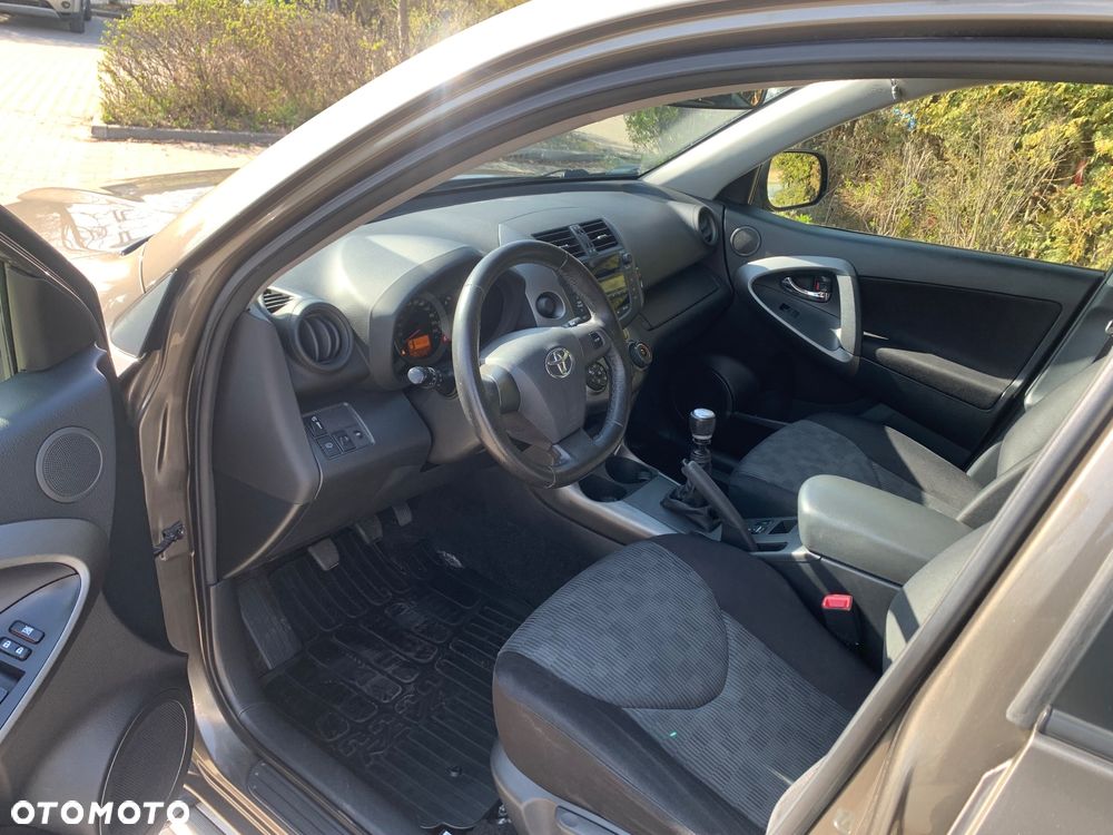 Toyota RAV4 2.0 VVT-i Luna - 7