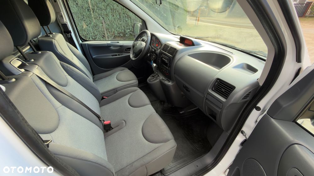 Peugeot Expert Kombi Long 2,8t EAT8 - 18
