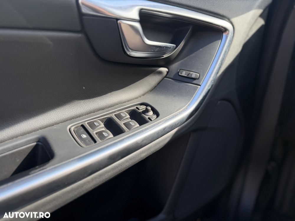 Volvo S60 T5 AWD Momentum - 11