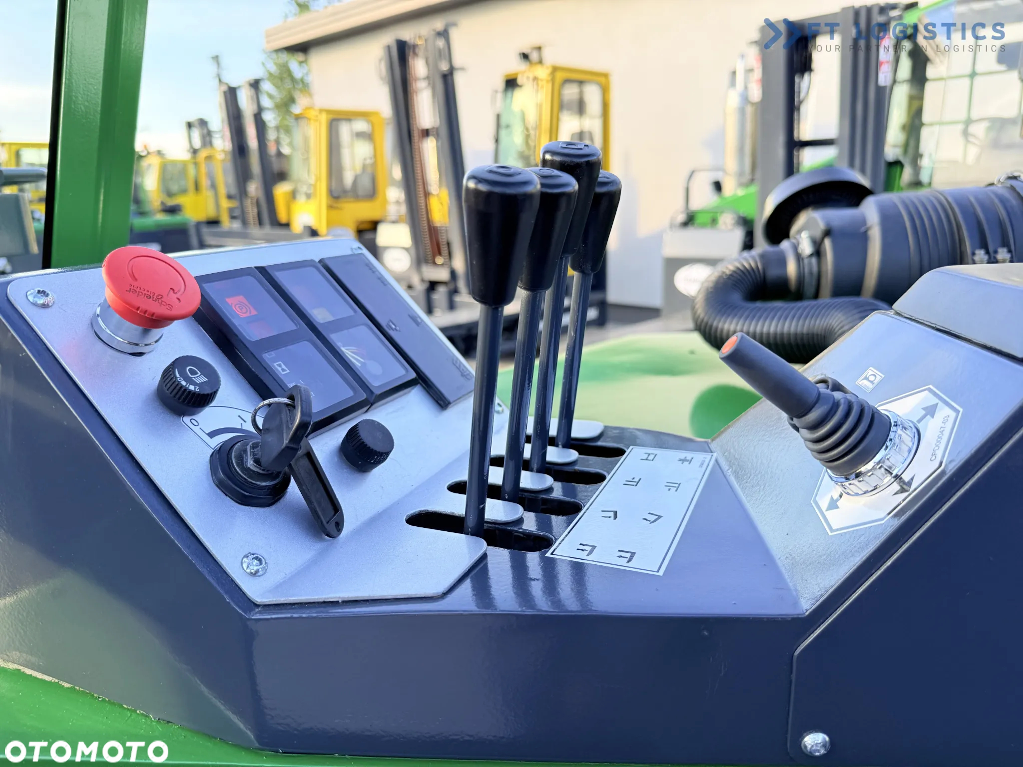Combilift C2500CB / TRIPLEX / 5500MM / WOLNY SKOK / DIESEL / JEDYNIE 3768MTH / POZYCJONER / PRZESUW BOCZNY / NOWE OPONY / JAK NOWY / Szeroka oferta wózków czterokierunkowych i bocznych, dopasowanych do różnorodnych potrzeb i zastosowań. - 36
