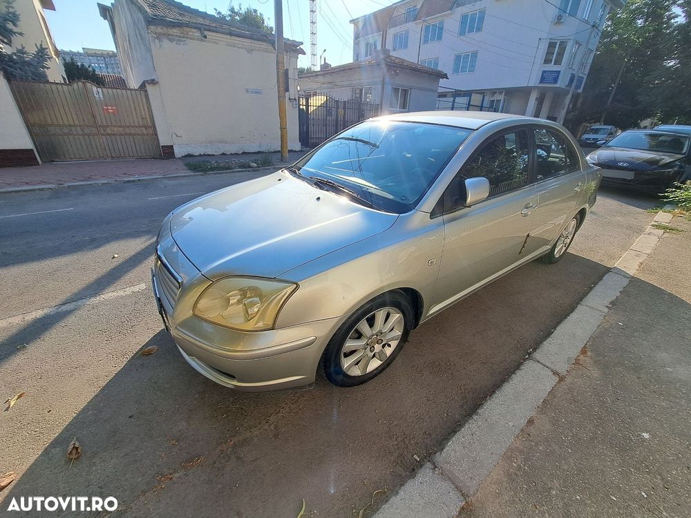 Toyota Avensis 1.8 Sedan Luna - 5