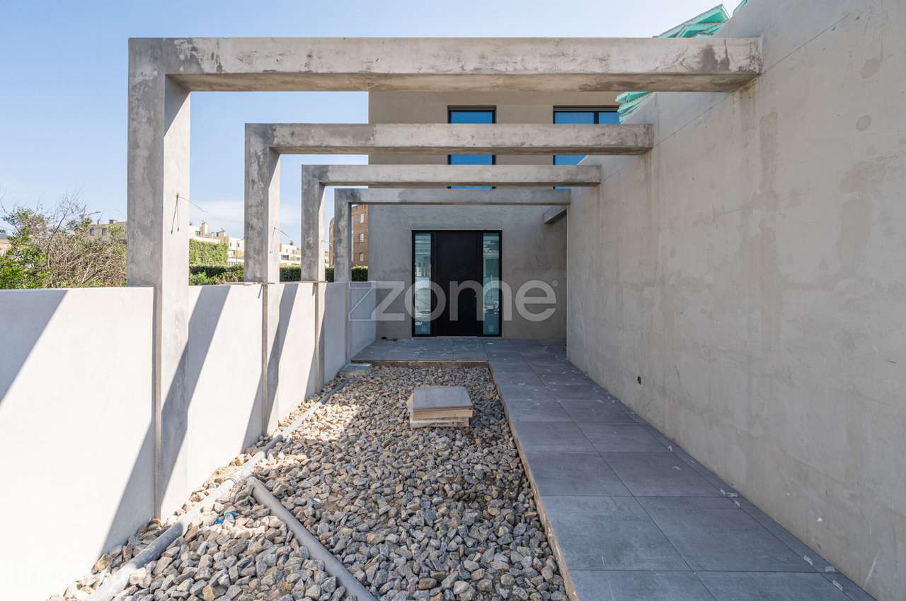 Moradia T4 nova a poucos passos da praia de Esmoriz | Jardim e Garagem - Grande imagem: 2/37