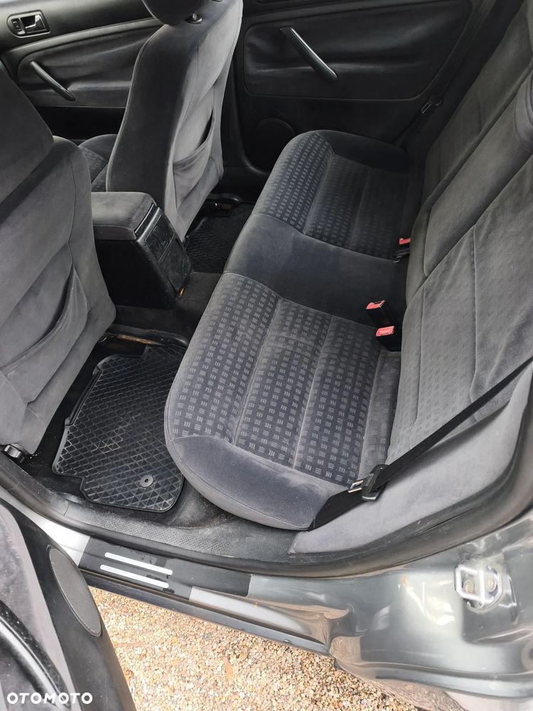 Volkswagen Passat 1.8T Comfortline - 25