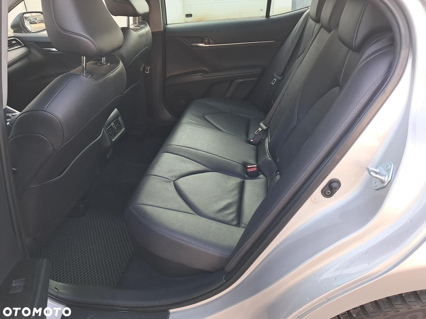 Toyota Camry - 10