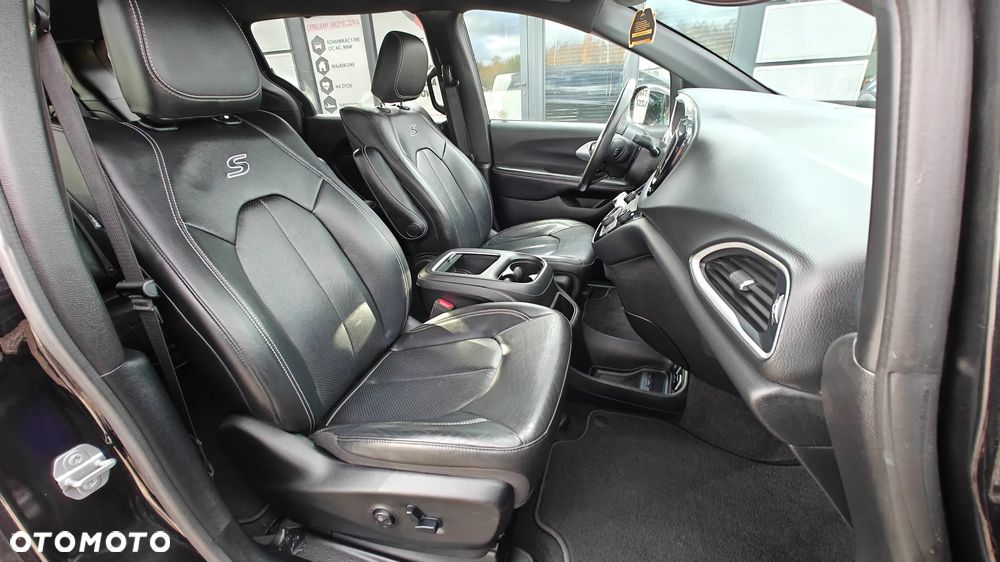 Chrysler Pacifica - 13