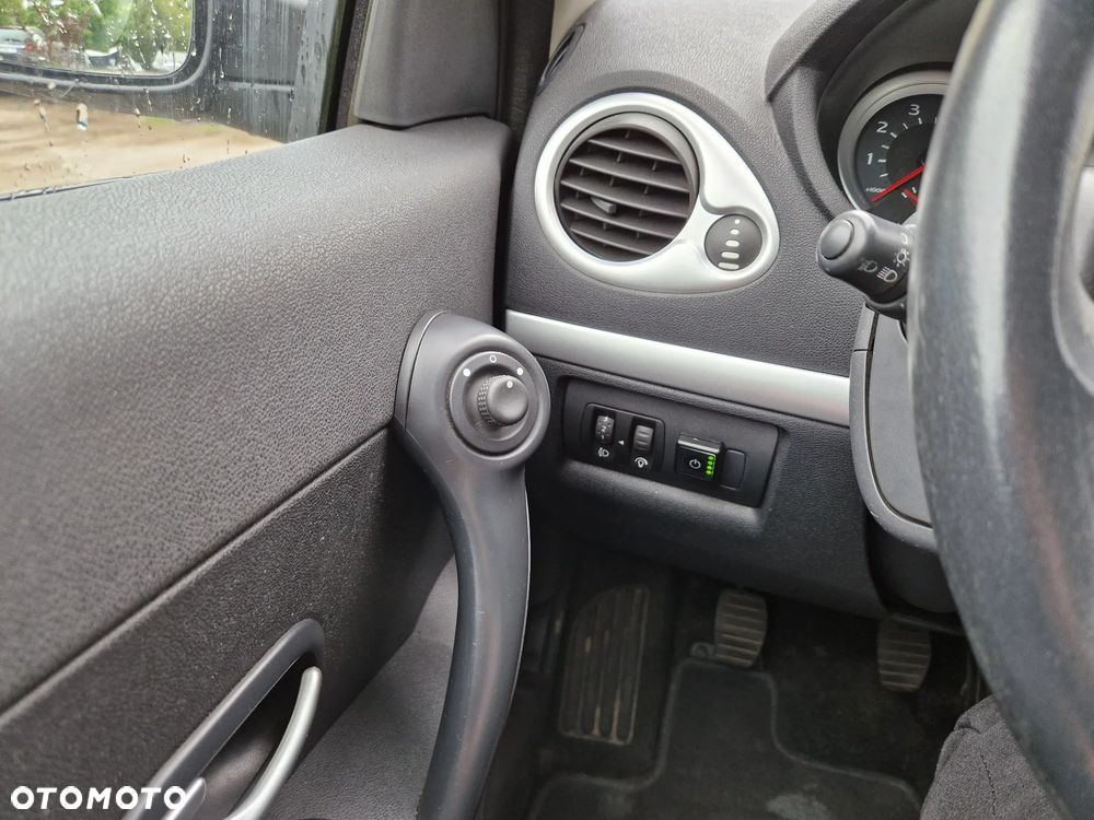 Renault Clio - 11
