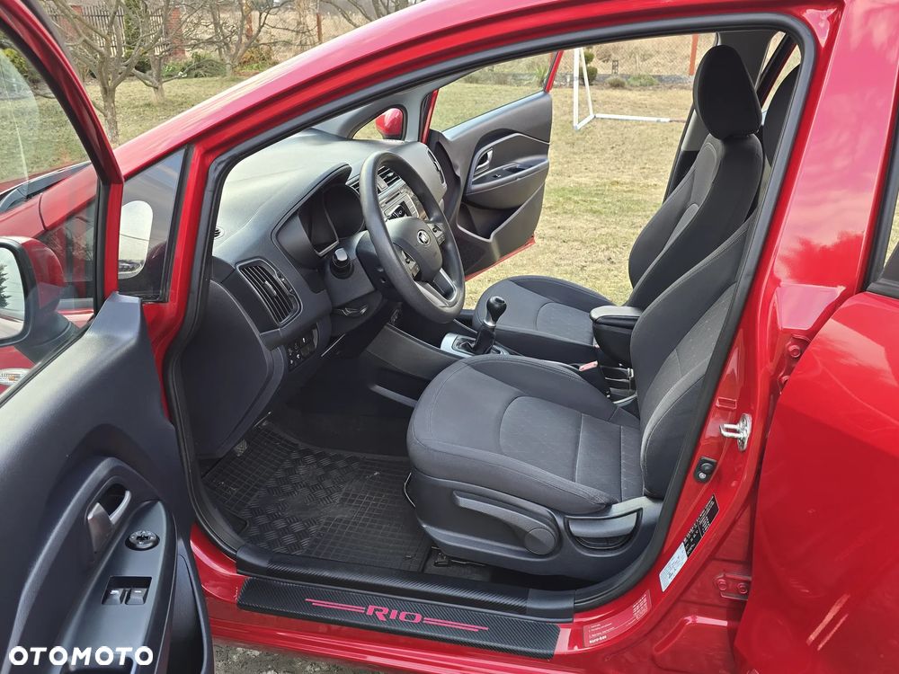 Kia Rio 1.2 L - 5
