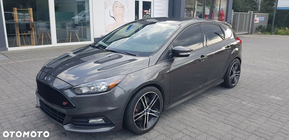 Ford Focus 2.0 EcoBoost ST mit Leder-Sport-Paket - 1