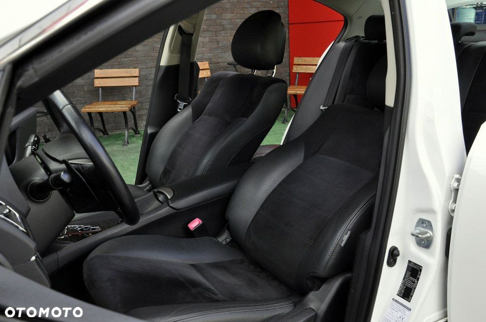 Toyota Avensis 2.0 Multidrive S Executive - 27