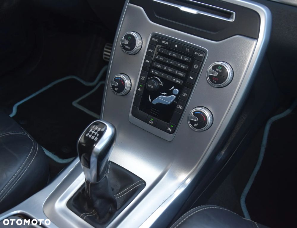 Volvo V70 D4 Momentum - 21