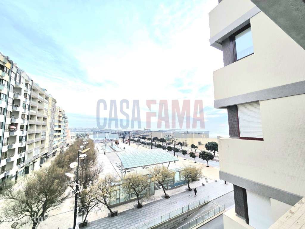 Apartamento T2, com Vistas Mar, em frente à praia - Grande imagem: 3/21