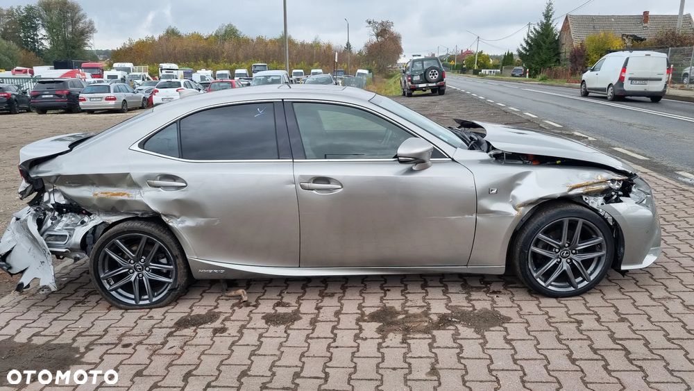 Lexus IS 300h F Sport - 3