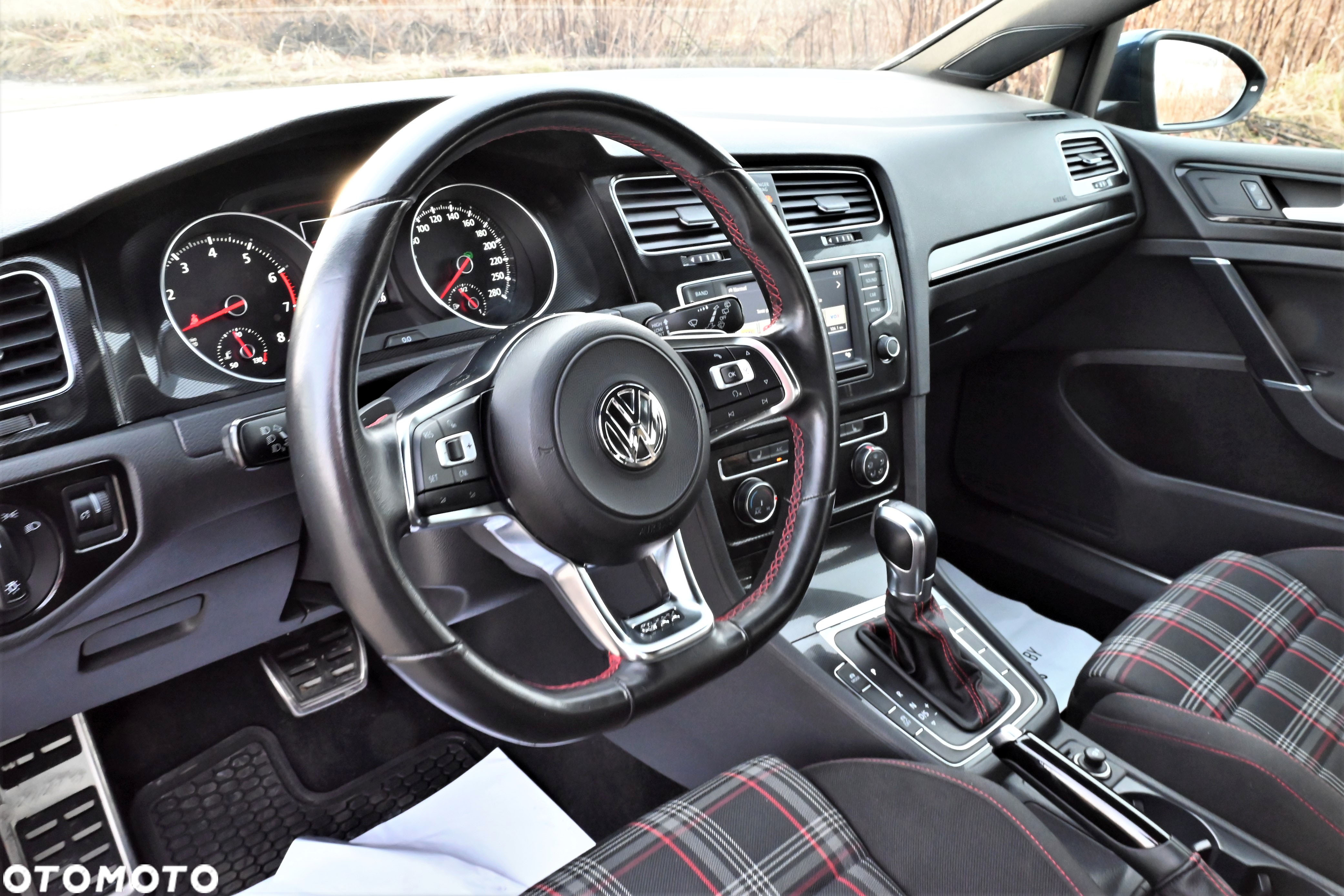 Volkswagen Golf - 21