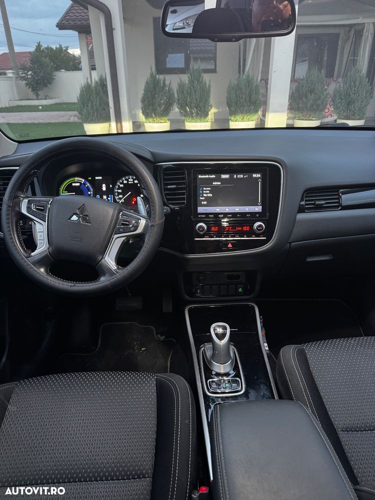 Mitsubishi Outlander PHEV 2.4 L 4X4 Intense - 9