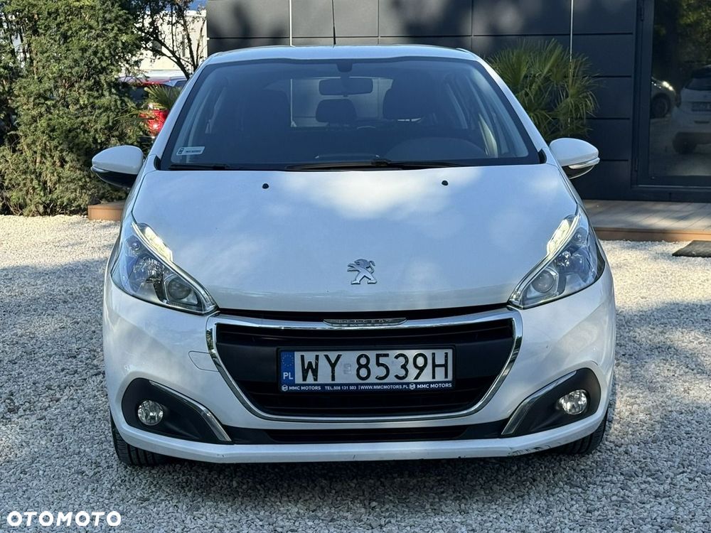 Peugeot 208 - 8