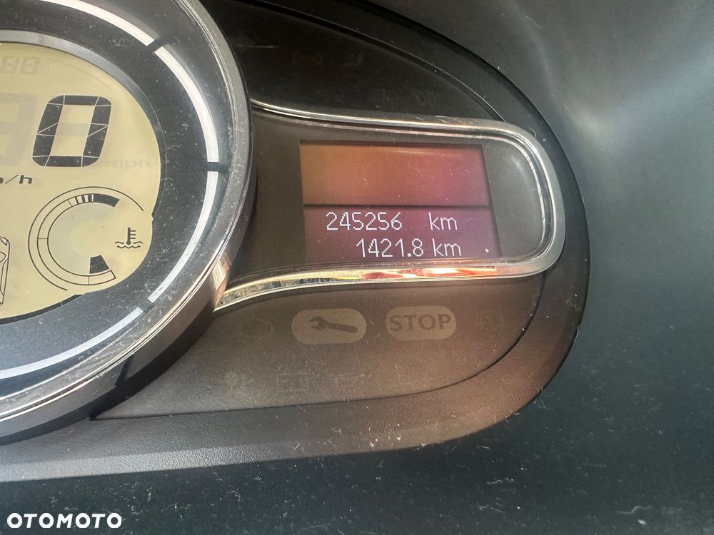 Renault Fluence 1.5 dCi Privilege - 9