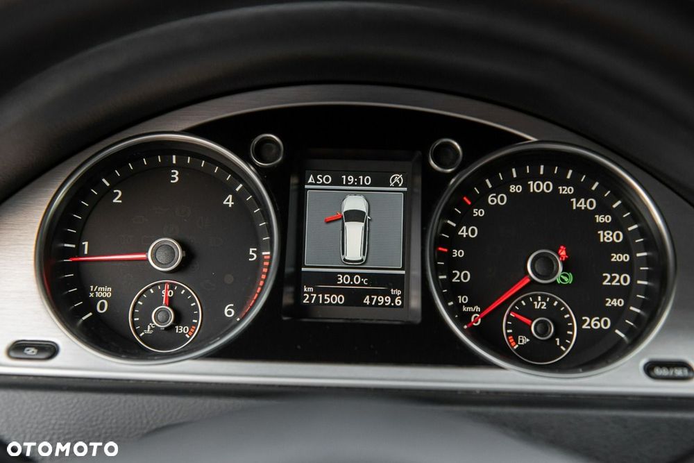 Volkswagen Passat - 32
