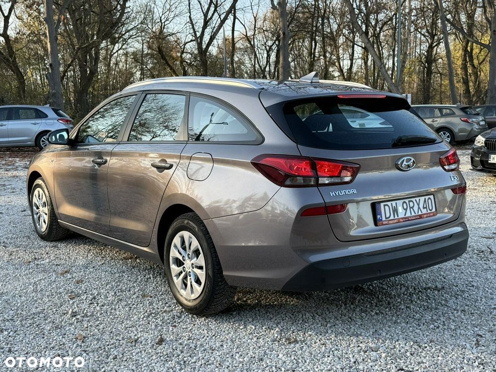 Hyundai i30 1.5 DPI Classic + - 6