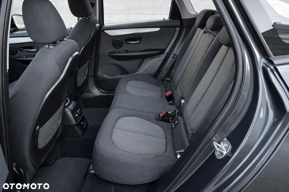 BMW Seria 2 218i - 12