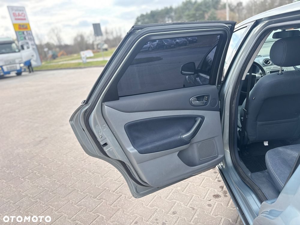 Ford Mondeo 1.8 TDCi Titanium - 14