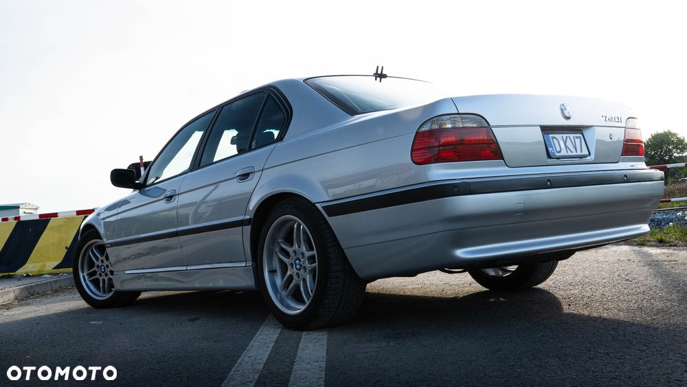 BMW Seria 7 740i - 17