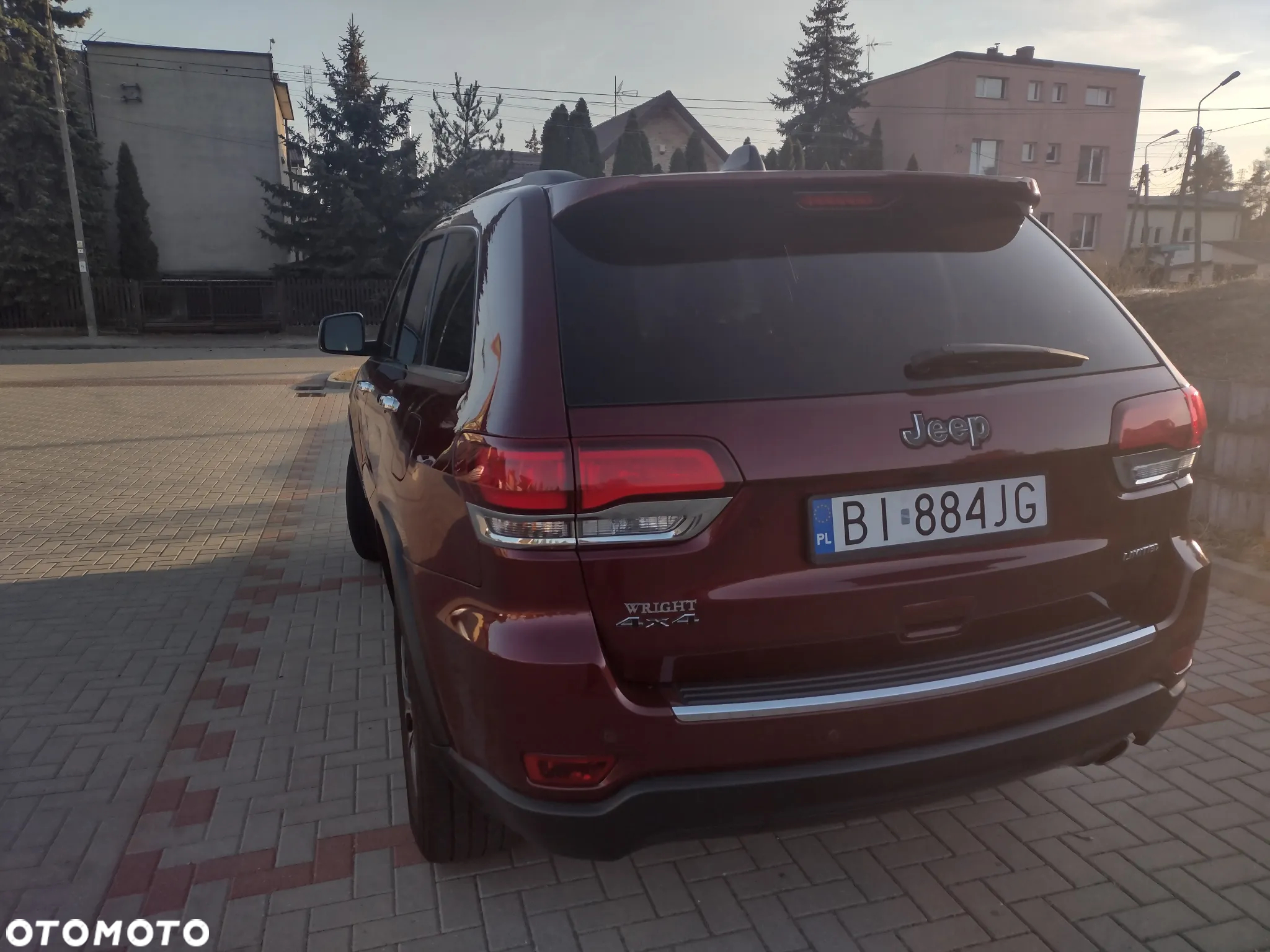 Jeep Grand Cherokee - 14
