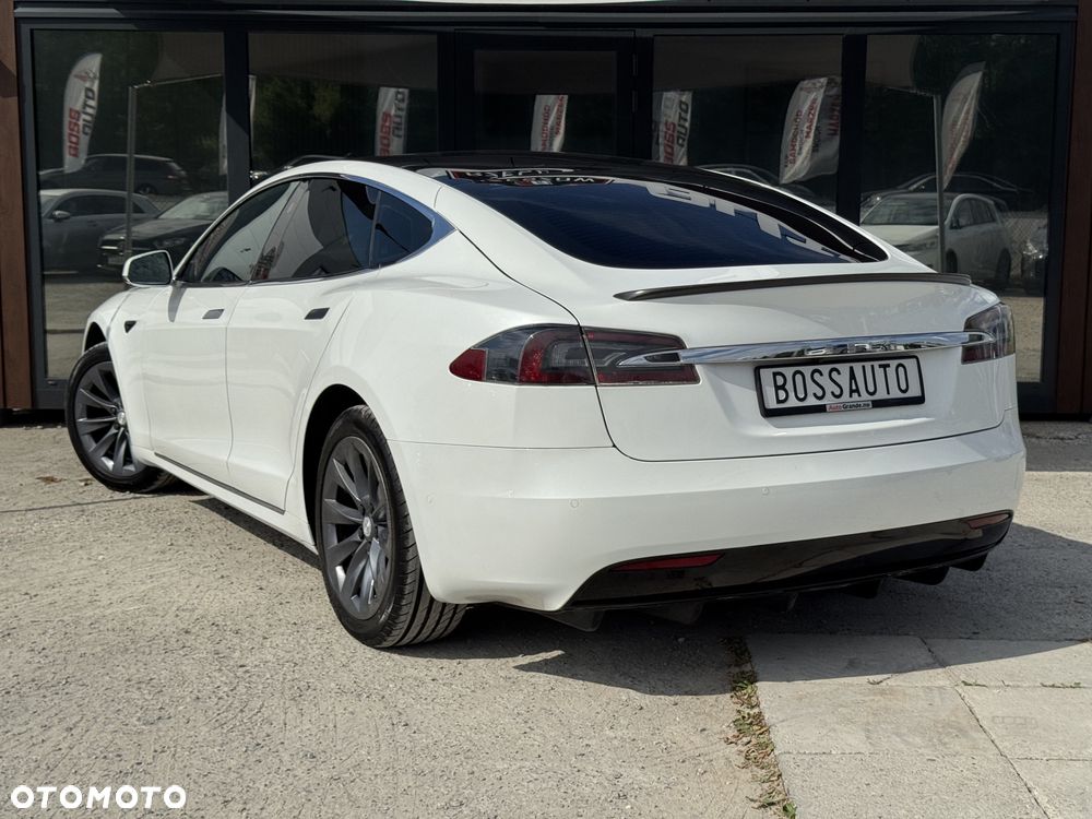 Tesla Model S - 10