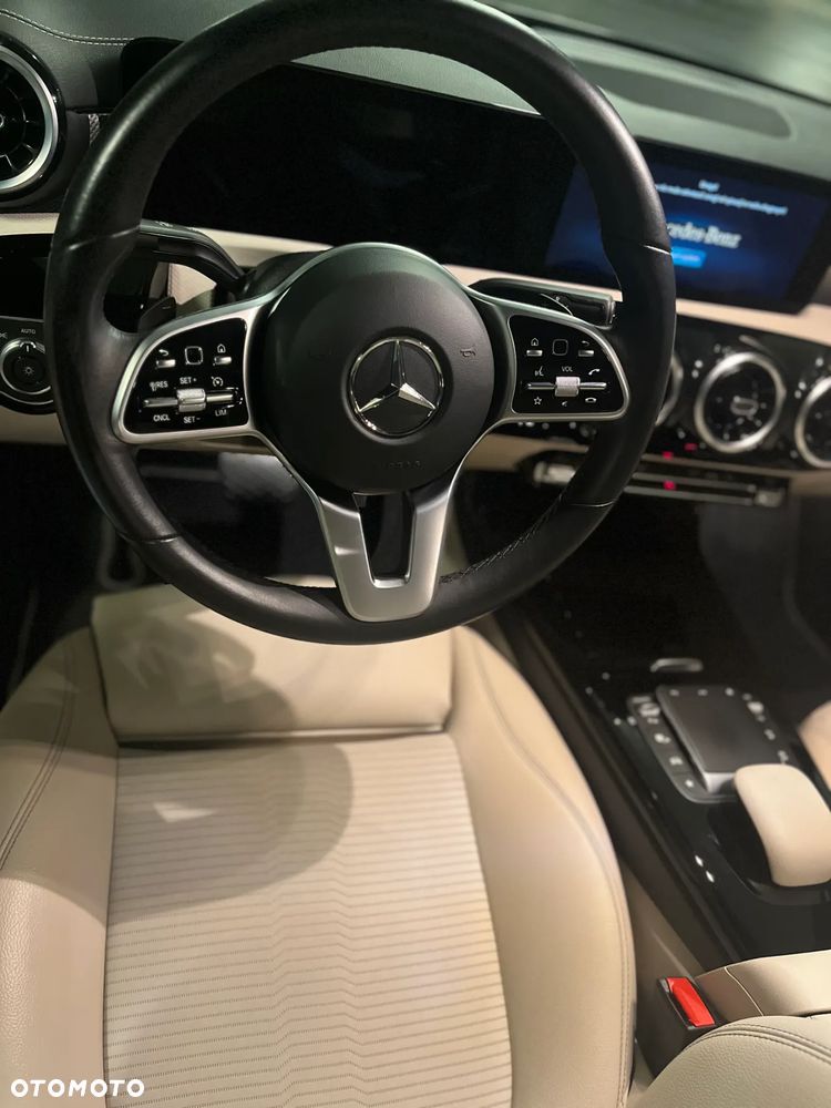 Mercedes-Benz CLA 180 7G-DCT - 9