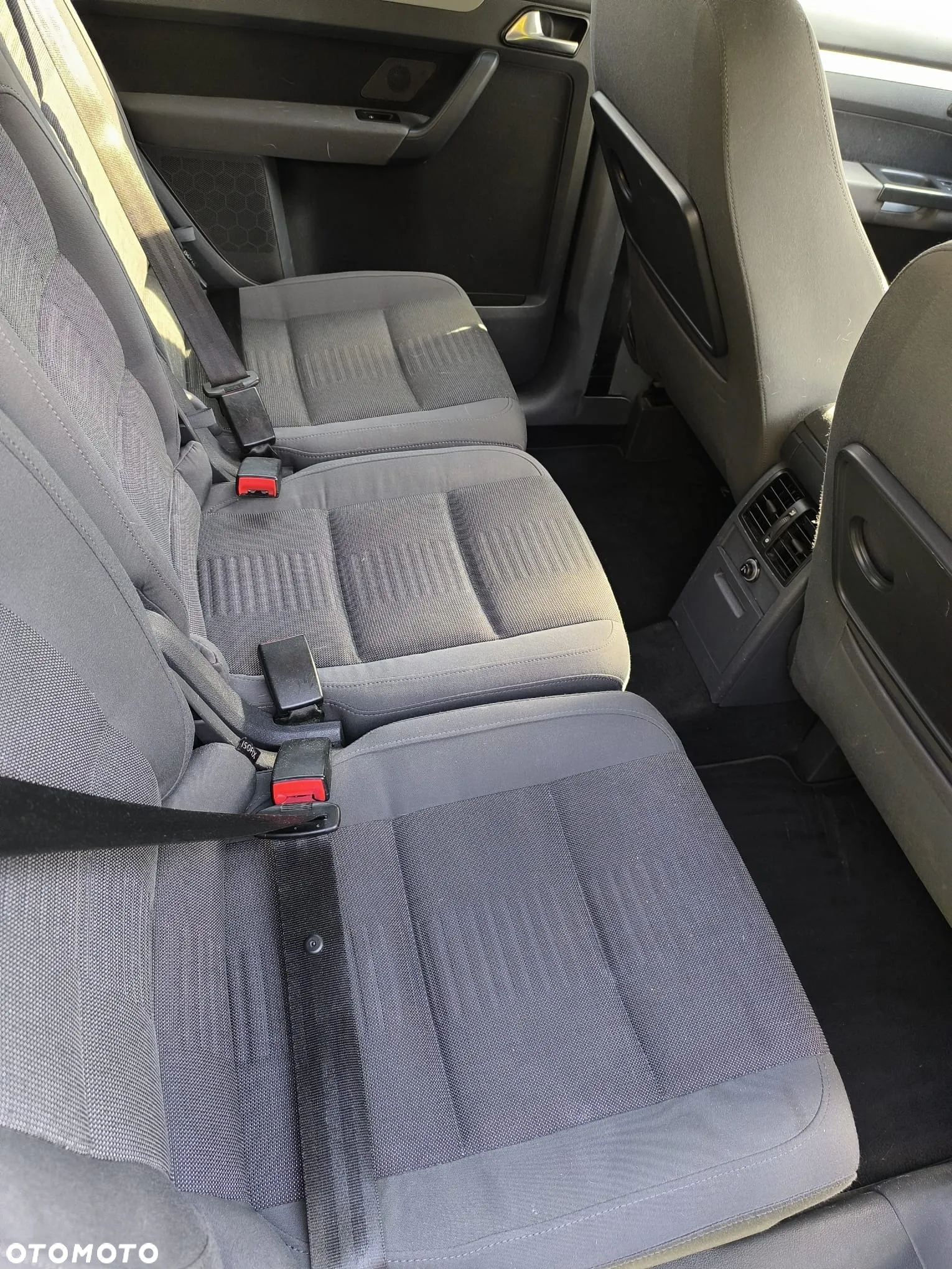 Volkswagen Touran 2.0 TDI DPF STYLE - 11