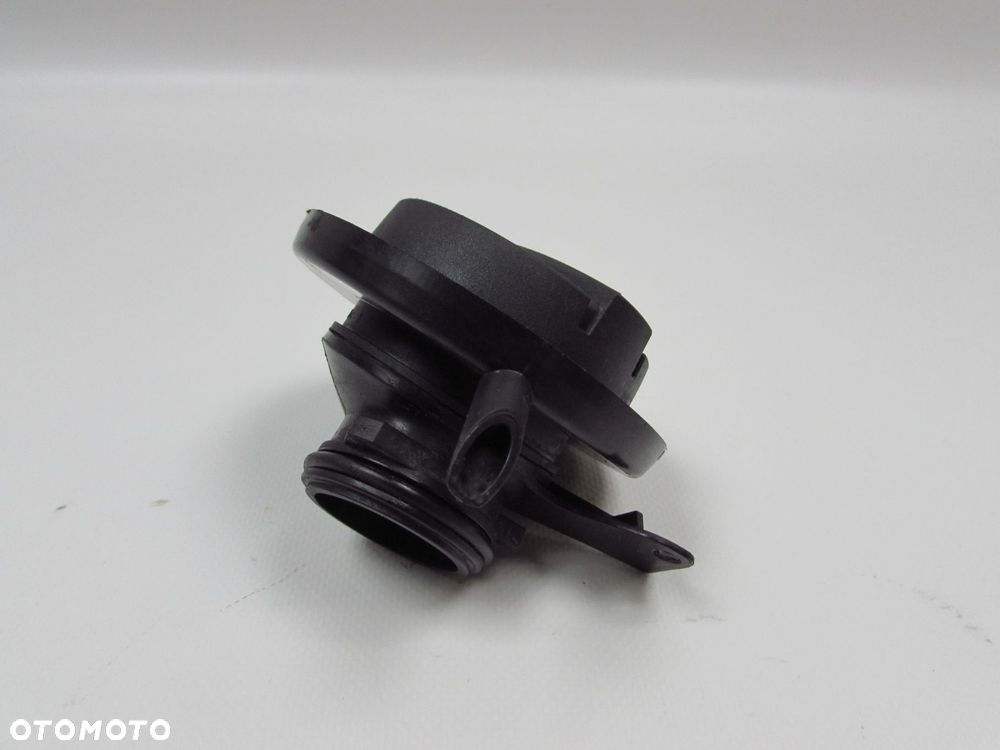 BMW F10 F11 F20 F30 E90 2.0 D N47 WLEW OLEJU KOREK 7810585 - 1
