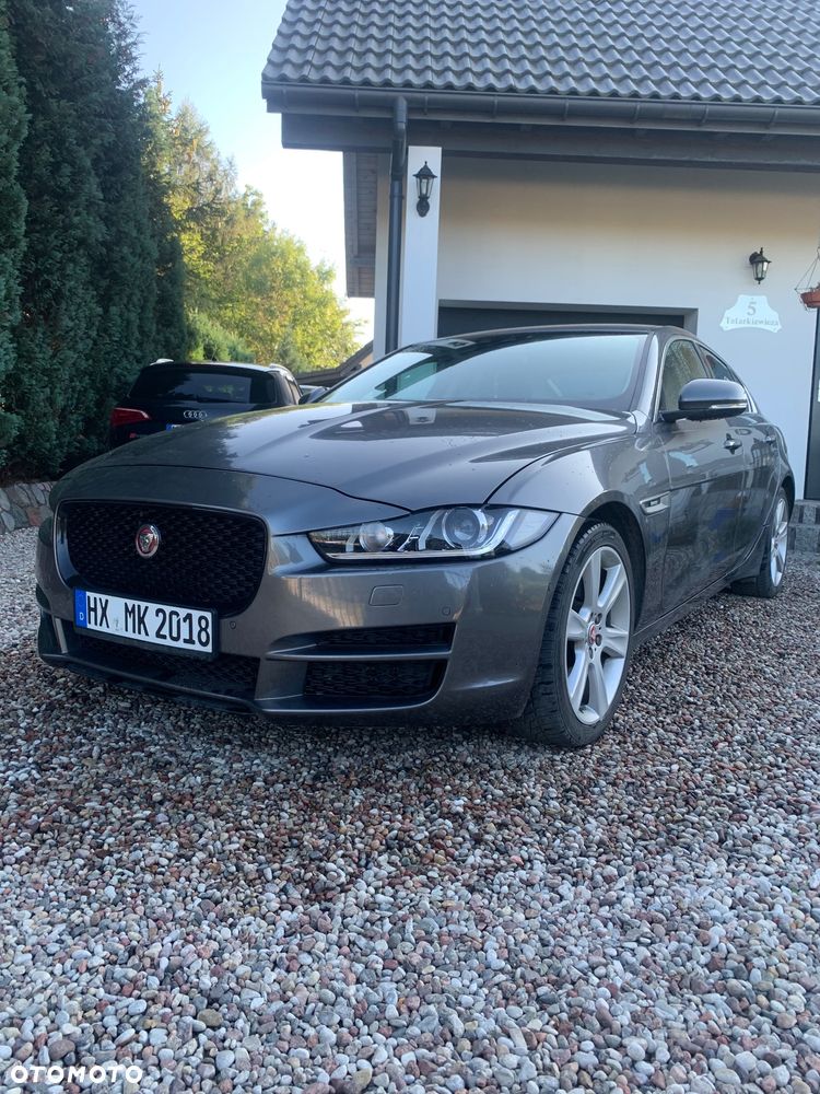 Jaguar XE - 8