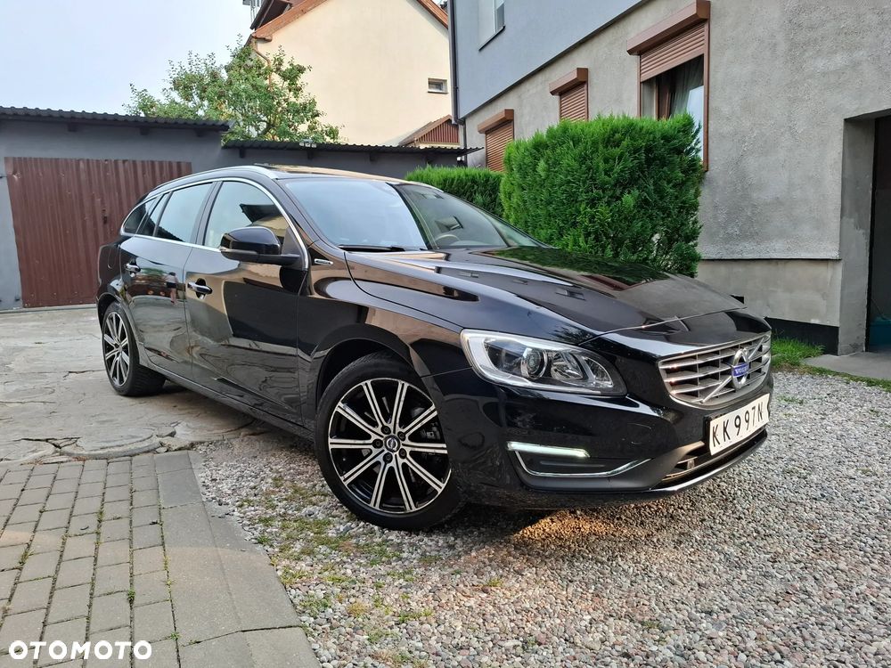 Volvo V60 D6 AWD Plug-in Hybrid R-Design Momentum
