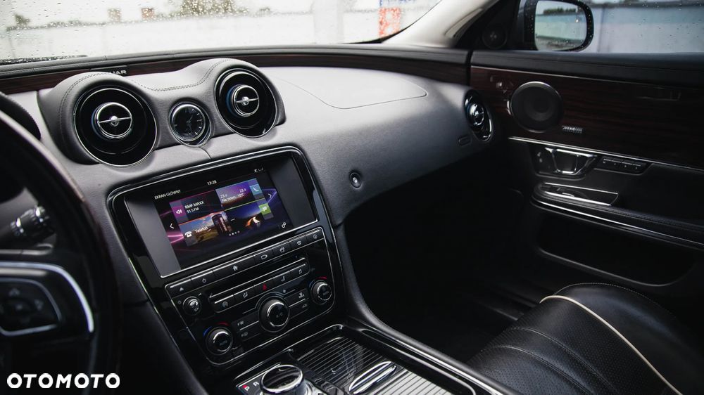 Jaguar XJ 3.0 T AWD R-Sport - 22