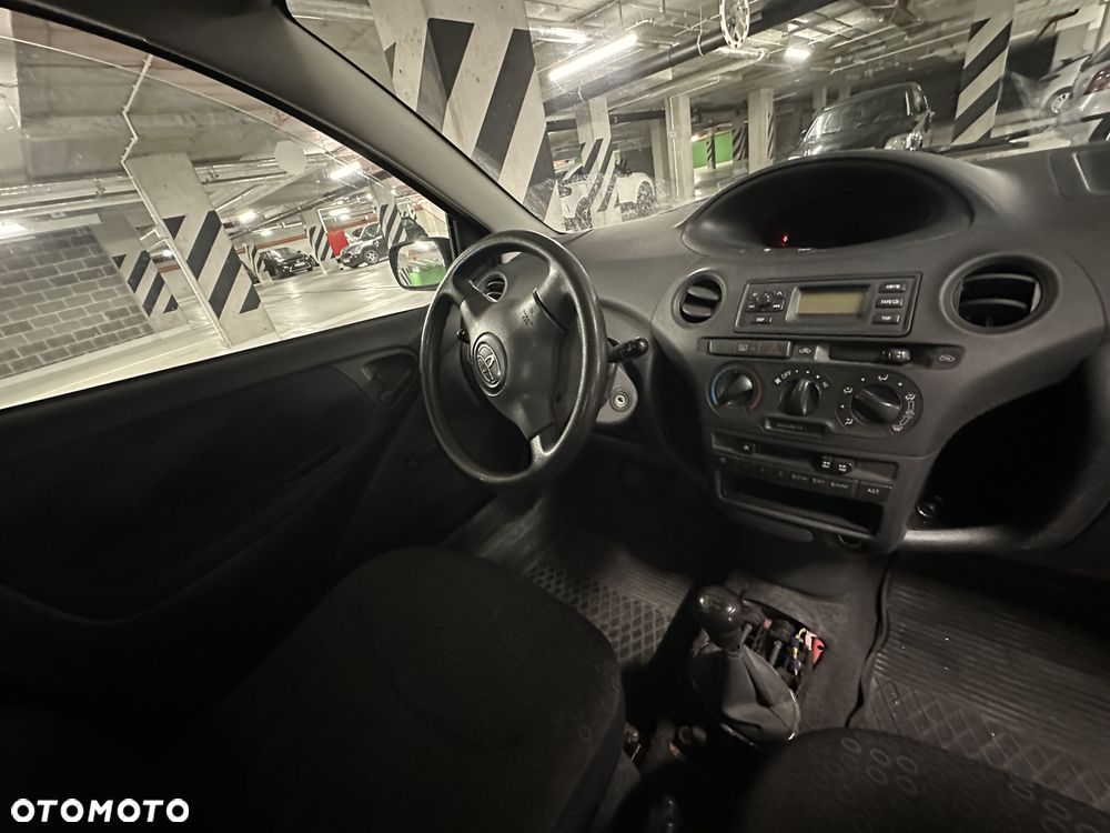 Toyota Yaris 1.0 Base - 7