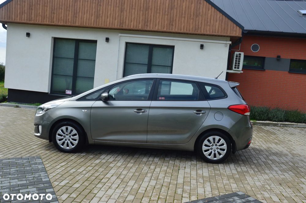 Kia Carens - 14