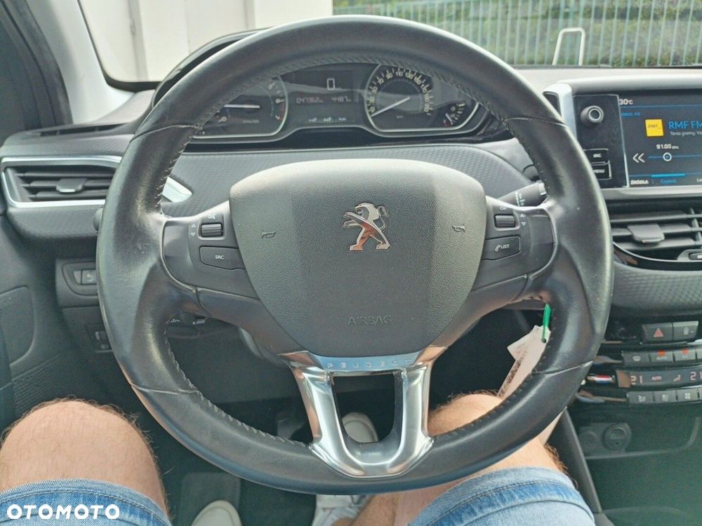 Peugeot 208 1.2 PureTech Style - 22